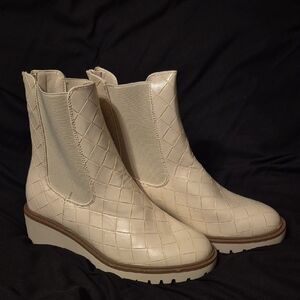 Pierre Dumas Cream Quilted Ankle Booties